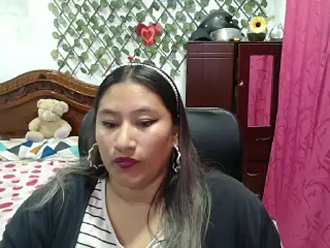 EmilyLove1014 online show from 12-31-24, 12:54