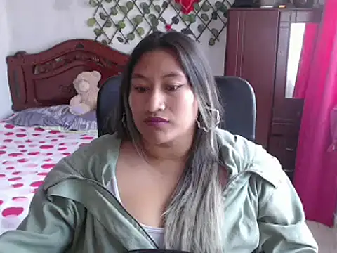 EmilyLove1014 online show from 01-01-25, 07:53