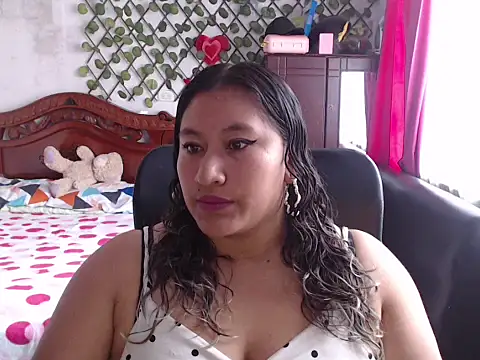 EmilyLove1014 online show from 02-15-25, 05:39