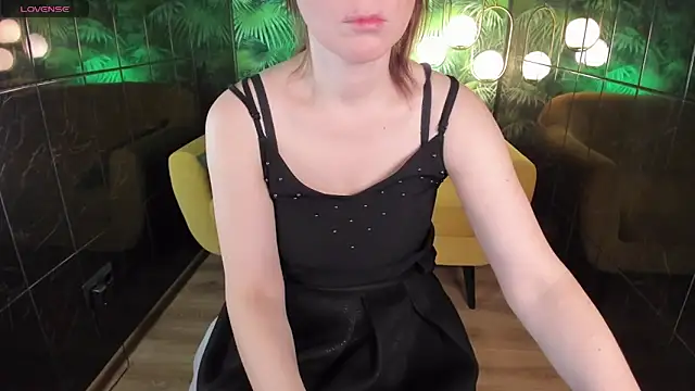 ZoeEast online show from 01-11-25, 05:18