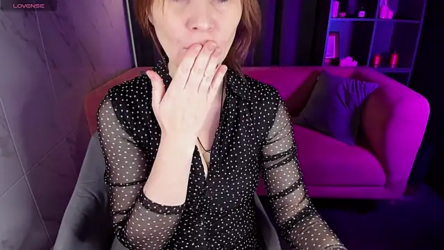 ZoeEast online show from 01-18-25, 01:29