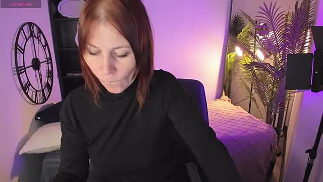 ZoeEast online show from 10-22-25, 01:55