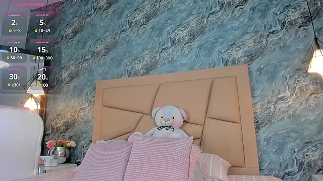 Snapshot of _Hollywood_1 chatting on 02-23-25, 10:31 Hollywood 1 online show from 02-23-25, 10:31