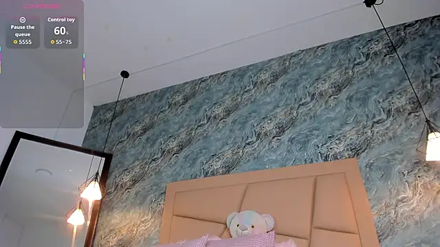 Snapshot of _Hollywood_1 chatting on 09-17-25, 03:30 Hollywood 1 online show from 09-17-25, 03:30