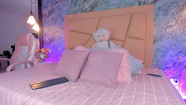 Snapshot of _Hollywood_1 chatting on 10-07-25, 06:54 Hollywood 1 online show from 10-07-25, 06:54