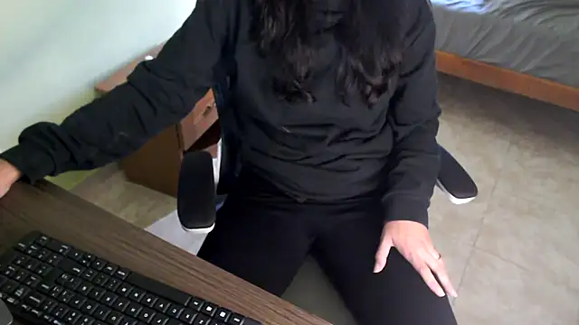 Snapshot of samantha_s69 chatting on 02-13-26, 04:03 samantha s69 online show from 02-13-26, 04:03