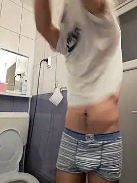 Snapshot of hornny1995 chatting on 09-28-25, 04:12 hornny1995 online show from 09-28-25, 04:12