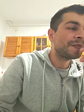 Snapshot of hornny1995 chatting on 10-31-25, 05:58 hornny1995 online show from 10-31-25, 05:58