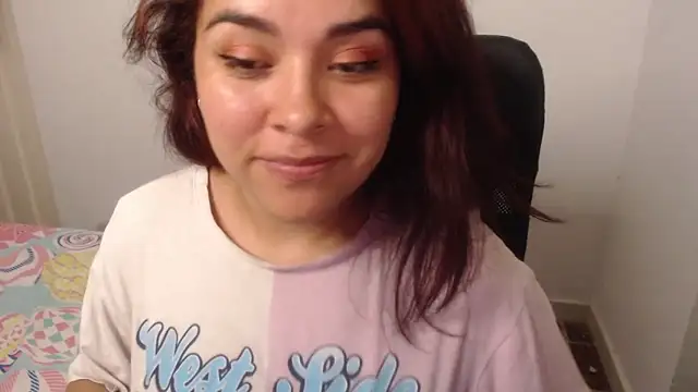 Snapshot of Ana_Bella91 chatting on 12-18-25, 04:07 Ana Bella91 online show from 12-18-25, 04:07