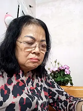 Hotestlove online show from 12-14-25, 10:20