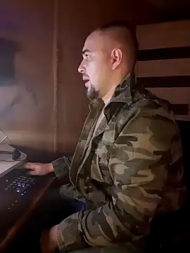 Snapshot of Foxyshaved chatting on 01-18-25, 06:03 Foxyshaved online show from 01-18-25, 06:03