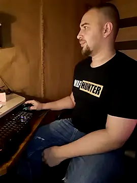 Snapshot of Foxyshaved chatting on 01-20-25, 04:54 Foxyshaved online show from 01-20-25, 04:54