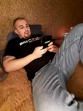 Snapshot of Foxyshaved chatting on 02-04-25, 01:16 Foxyshaved online show from 02-04-25, 01:16