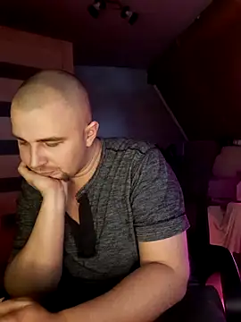 Snapshot of Foxyshaved chatting on 02-11-25, 02:35 Foxyshaved online show from 02-11-25, 02:35