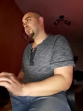 Snapshot of Foxyshaved chatting on 02-12-25, 05:05 Foxyshaved online show from 02-12-25, 05:05