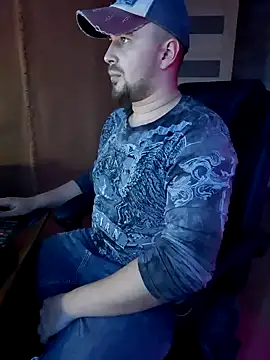 Snapshot of Foxyshaved chatting on 02-18-25, 02:06 Foxyshaved online show from 02-18-25, 02:06