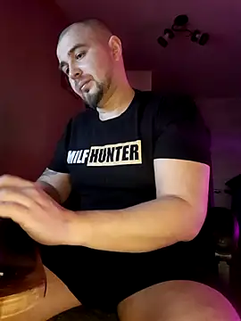 Snapshot of Foxyshaved chatting on 02-20-25, 04:50 Foxyshaved online show from 02-20-25, 04:50