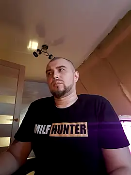 Snapshot of Foxyshaved chatting on 02-20-25, 02:24 Foxyshaved online show from 02-20-25, 02:24