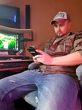 Snapshot of Foxyshaved chatting on 02-25-25, 01:17 Foxyshaved online show from 02-25-25, 01:17