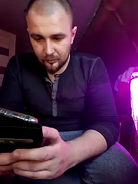 Snapshot of Foxyshaved chatting on 02-27-25, 02:43 Foxyshaved online show from 02-27-25, 02:43