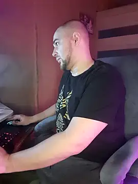 Snapshot of Foxyshaved chatting on 03-04-25, 05:21 Foxyshaved online show from 03-04-25, 05:21