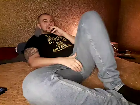 Snapshot of Foxyshaved chatting on 03-04-25, 01:38 Foxyshaved online show from 03-04-25, 01:38