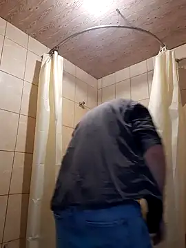 Snapshot of Foxyshaved chatting on 03-08-25, 05:07 Foxyshaved online show from 03-08-25, 05:07