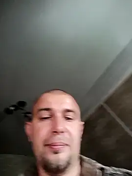 Snapshot of Foxyshaved chatting on 09-10-25, 04:45 Foxyshaved online show from 09-10-25, 04:45