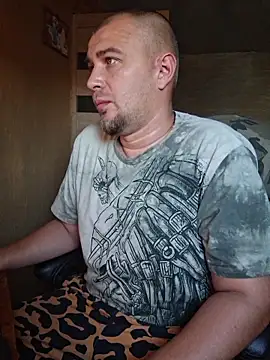 Snapshot of Foxyshaved chatting on 09-11-25, 05:40 Foxyshaved online show from 09-11-25, 05:40