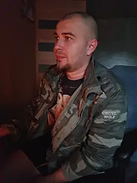 Snapshot of Foxyshaved chatting on 09-15-25, 04:45 Foxyshaved online show from 09-15-25, 04:45