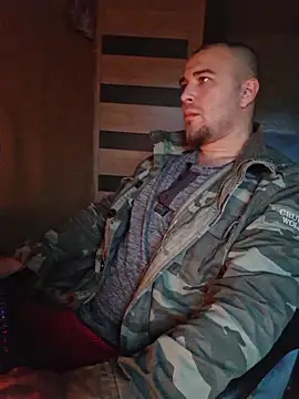 Snapshot of Foxyshaved chatting on 09-16-25, 04:35 Foxyshaved online show from 09-16-25, 04:35