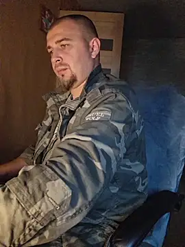 Snapshot of Foxyshaved chatting on 09-20-25, 04:46 Foxyshaved online show from 09-20-25, 04:46