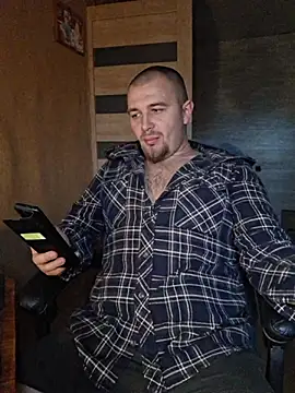 Snapshot of Foxyshaved chatting on 09-21-25, 05:42 Foxyshaved online show from 09-21-25, 05:42