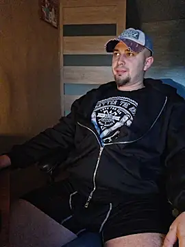 Snapshot of Foxyshaved chatting on 09-23-25, 04:37 Foxyshaved online show from 09-23-25, 04:37