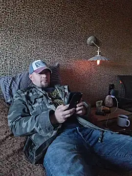 Snapshot of Foxyshaved chatting on 09-25-25, 04:27 Foxyshaved online show from 09-25-25, 04:27