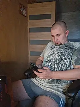 Snapshot of Foxyshaved chatting on 10-03-25, 05:15 Foxyshaved online show from 10-03-25, 05:15