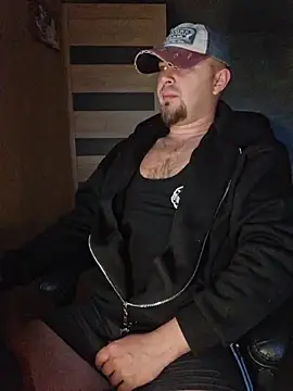 Snapshot of Foxyshaved chatting on 10-04-25, 05:16 Foxyshaved online show from 10-04-25, 05:16