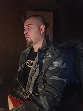 Snapshot of Foxyshaved chatting on 10-08-25, 04:21 Foxyshaved online show from 10-08-25, 04:21