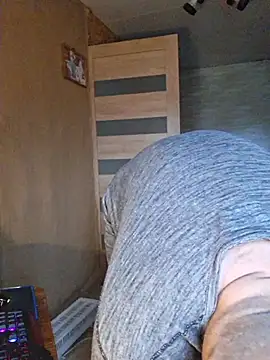 Snapshot of Foxyshaved chatting on 10-12-25, 06:34 Foxyshaved online show from 10-12-25, 06:34