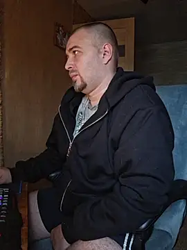 Snapshot of Foxyshaved chatting on 10-14-25, 07:42 Foxyshaved online show from 10-14-25, 07:42