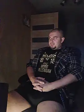 Snapshot of Foxyshaved chatting on 10-17-25, 04:37 Foxyshaved online show from 10-17-25, 04:37