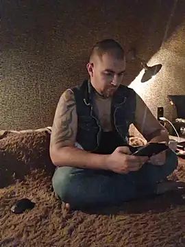 Snapshot of Foxyshaved chatting on 10-21-25, 01:39 Foxyshaved online show from 10-21-25, 01:39