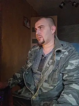 Snapshot of Foxyshaved chatting on 10-22-25, 07:30 Foxyshaved online show from 10-22-25, 07:30