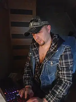 Snapshot of Foxyshaved chatting on 10-27-25, 06:06 Foxyshaved online show from 10-27-25, 06:06