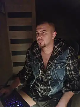 Snapshot of Foxyshaved chatting on 10-29-25, 02:47 Foxyshaved online show from 10-29-25, 02:47