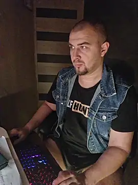 Snapshot of Foxyshaved chatting on 10-30-25, 04:36 Foxyshaved online show from 10-30-25, 04:36