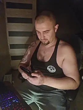 Snapshot of Foxyshaved chatting on 10-31-25, 03:40 Foxyshaved online show from 10-31-25, 03:40