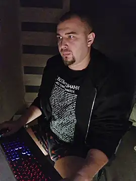 Snapshot of Foxyshaved chatting on 11-03-25, 03:30 Foxyshaved online show from 11-03-25, 03:30