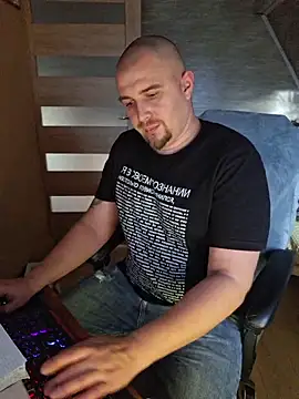 Snapshot of Foxyshaved chatting on 11-04-25, 12:37 Foxyshaved online show from 11-04-25, 12:37