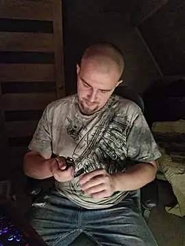 Snapshot of Foxyshaved chatting on 11-05-25, 04:45 Foxyshaved online show from 11-05-25, 04:45